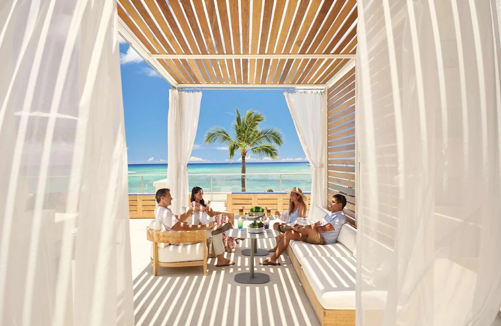 アウトリガー・リーフ・ワイキキ・ビーチ・リゾート OUTRIGGER Reef Waikiki Beach Resort 画像1