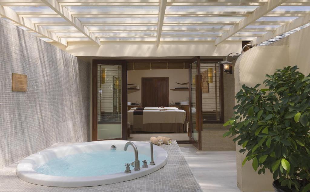 センタラ ラス フシ リゾート アンド スパ モルディブ Centara Ras Fushi Resort & Spa Maldives 画像8
